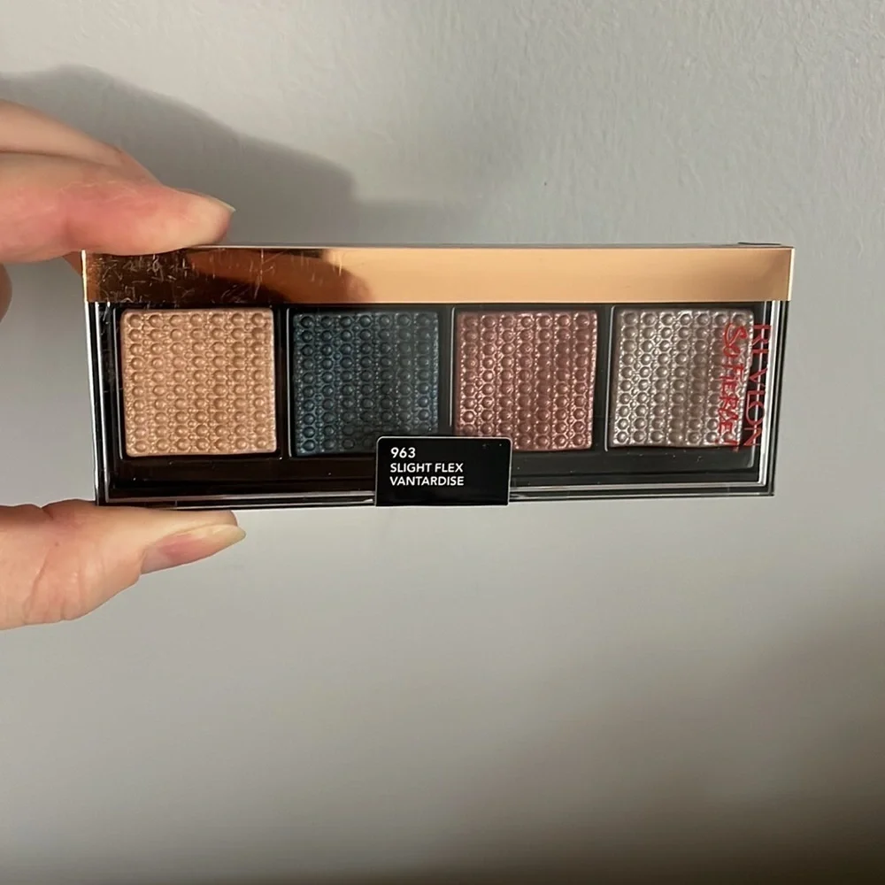 Revlon Eyeliner and‎ Eyeshadow Makeup Bundle
